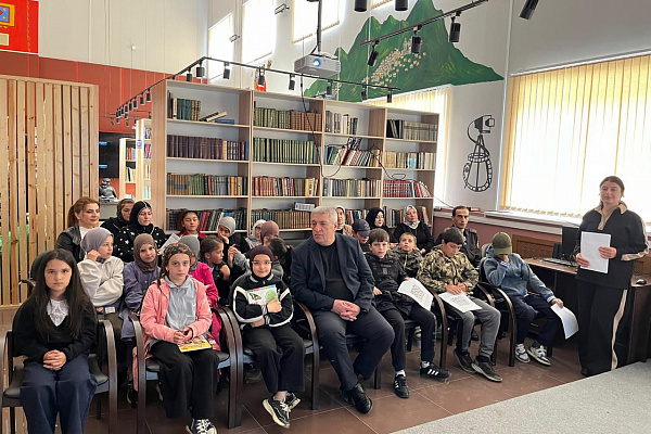 В Агульском районе состоялось торжественное открытие Республиканской передвижной выставки плакатов «Мой выбор!»