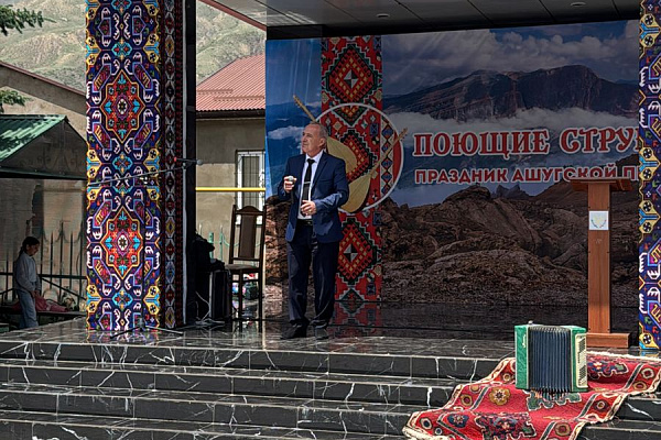 В селе Усухчай Докузпаринского района прошел Праздник ашугской песни «Поющие струны»