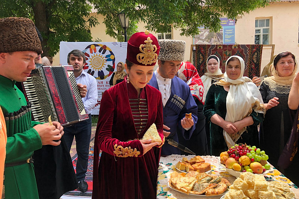 10 июня фестиваля «Традиционная культура малочисленных народов Северного Кавказа, России» в с.Нижнее Казанище Буйнакского района состоялась выставка женских платков – тастаров