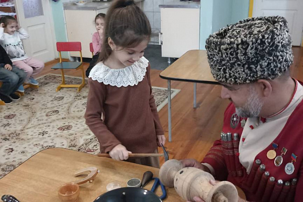 Мастер-класс для самых юных ценителей народного творчества от Республиканского дома народного творчества