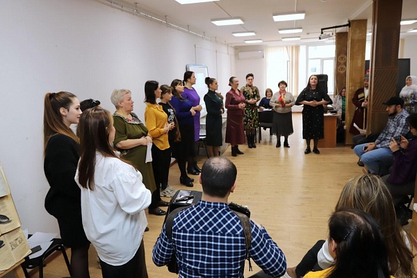 Сегодня в Республиканском Доме народного творчества Министерства культуры РД состоялся  мастер-класс для руководителей и участников хоровых и вокальных коллективов