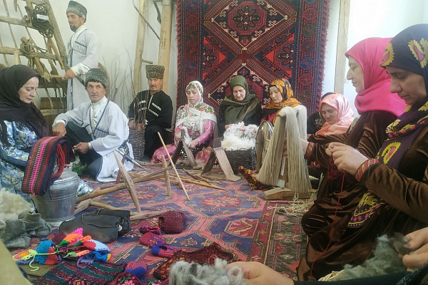 В Ахтынском, Кизлярском, Агульском, Казбековском районах и г.Хасавюрте прошли мероприятия, посвященные Единому Дню фольклора