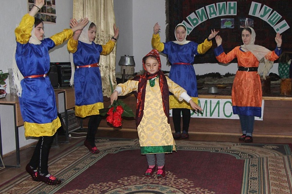 Праздник весны Хьидин lуш.