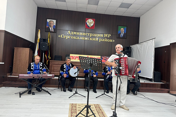 В Сергокалинском районе  выступил ансамбль народных инструментов Межпоселенческого культурно-досугового центра Дербентского района