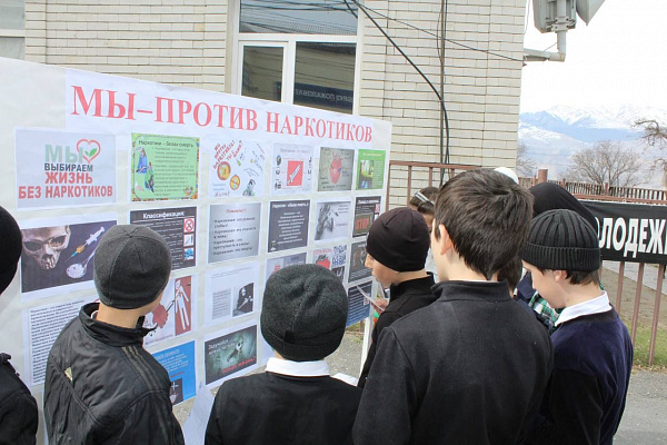 Более 50 школьников приняли участие в фотовыставке «Мы - против наркотиков»