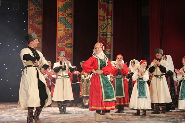 Гала-концертом «Традиция» торжественно открылся IV Международный фестиваль народного творчества  «Каспий – берега дружбы»