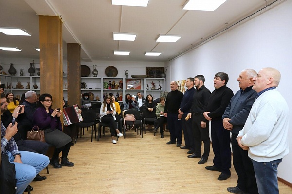Сегодня в Республиканском Доме народного творчества Министерства культуры РД состоялся  мастер-класс для руководителей и участников хоровых и вокальных коллективов