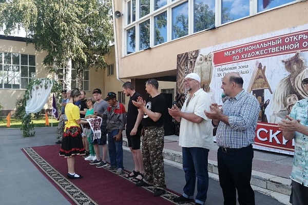 Мастера унцукульской насечки металлом по дереву Магомедов Сайгид и Нурмагомедов Шамиль приняли участие во II Открытом межрегиональном фестивале-конкурсе «Русский стиль»