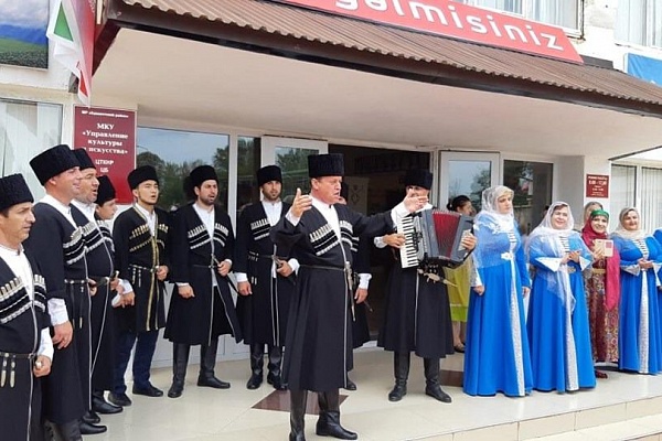 Фольклорный ансамбль из Ирана в рамках IX Международного фестиваля фольклора и традиционной культуры "Горцы" выступил с концертной программой в Каякентском районе