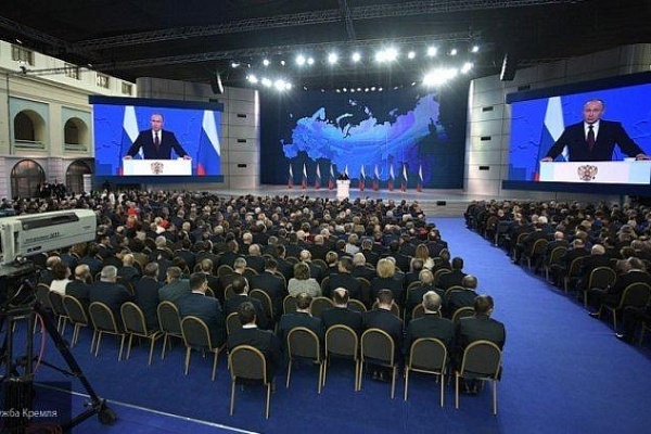 Сегодня президент РФ Владимир Путин выступил с ежегодным посланием к Федеральному собранию.