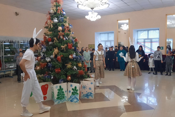 В г.Кизляр в рамках новогодних акций: «Новый год в село», «С Новым годом, Дагестан!» прошли праздничные мероприятия