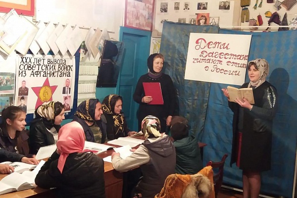 Сегодня любовь к Родине объединила сотни дагестанцев. Из каждого уголка нашей республики звучали в стихах признания в любви и верности родному краю. 