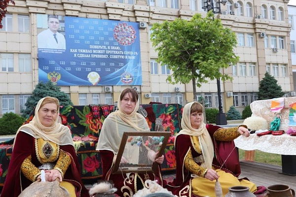 В столице продолжается Арт-фестиваль «Праздник выходного дня», который проходит при поддержке Главы Республики