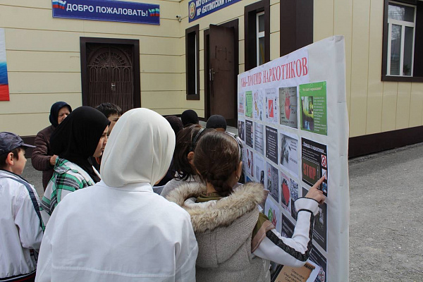 Более 50 школьников приняли участие в фотовыставке «Мы - против наркотиков»