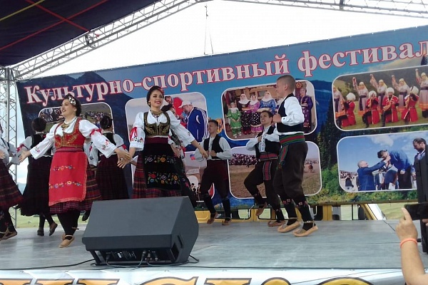 Фольклорная группа "Каблови" из Сербии выступила с концертной программой в Левашинском районе.