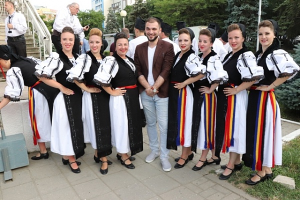 Завершился первый концерт «Фестивальные открытки» в рамках Международного фестиваля фольклора и традиционной культуры «Горцы»
