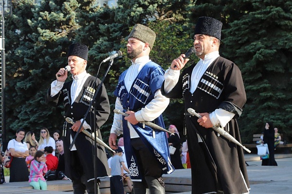 19 июня, свою работу продолжил «Праздник выходного дня»