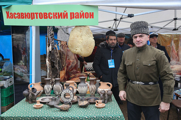 3 декабря на центральной площади Махачкалы прошла сельскохозяйственная ярмарка- выставка достижений муниципальных образований. 