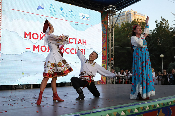 Шествия творческих коллективов – участников XXI Международного фестиваля фольклора и традиционной культуры «Горцы»
