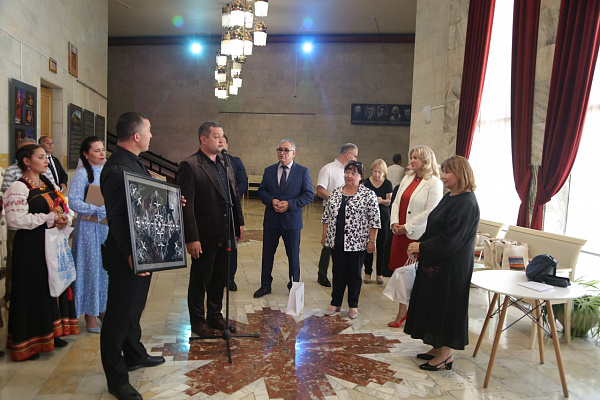 Министр культуры РД Зарема Бутаева встретилась с участниками XX юбилейного Международного фестиваля фольклора и традиционной культуры «Горцы»