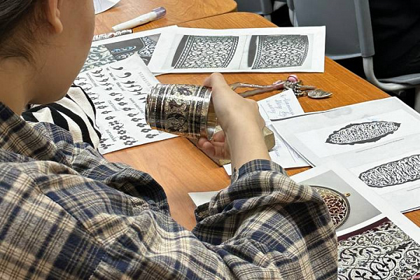 В Специальной Общеобразовательной школе-интернате II Вида г. Махачкала прошел  мастер-класс по ювелирному искусству