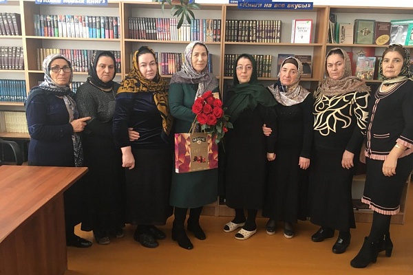 В муниципалитетах Дагестана прошли праздничные мероприятия, посвященные Дню матери.