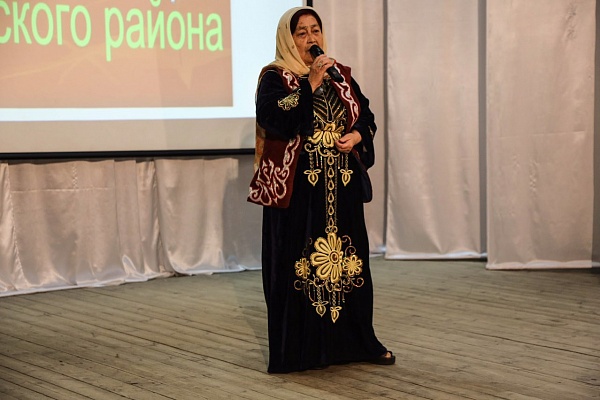 Сегодня в Центре культуры с.Тарумовка прошел XXVII Республиканский фестиваль народной песни и музыки «Лейся, песня народная!».