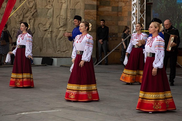 21 ноября в 12.00 в Центре традиционной культуры с. Тарумовка пройдет XXVIII Республиканский фестиваль народной песни и музыки «Лейся, песня народная!»