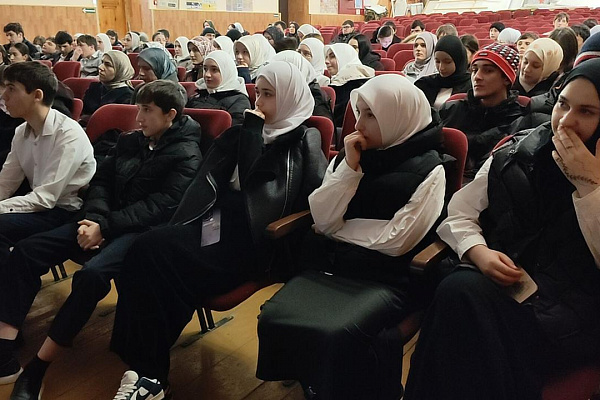В Ботлихском районе в рамках республиканского плана мероприятий Министерства культуры РД и Республиканского дома народного творчества прошло мероприятие «Выбор будущего: Безопасность, Здоровье, Ответственность». 