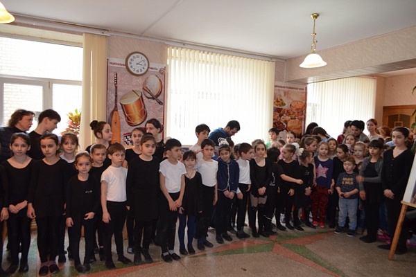В Махачкале проходит Республиканская передвижная фотовыставка «Мы за мир, за единство России»