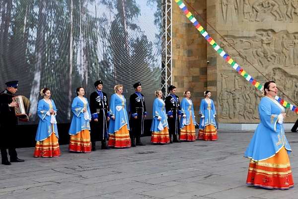 21 ноября в 12.00 в Центре традиционной культуры с. Тарумовка пройдет XXVIII Республиканский фестиваль народной песни и музыки «Лейся, песня народная!»