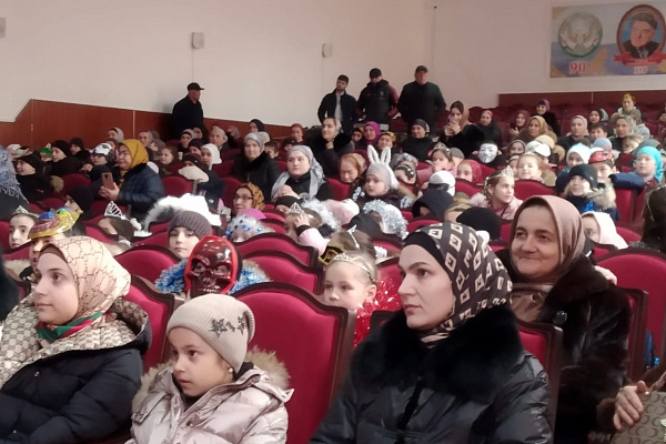 Республиканский дом народного творчества Министерства культуры РД, учреждения культуры муниципальных образований республики присоединились к всероссийской акции «Новый год в каждый дом».