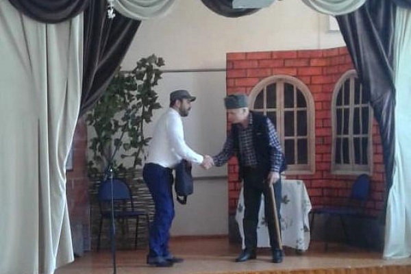 Гастроли народных театров.