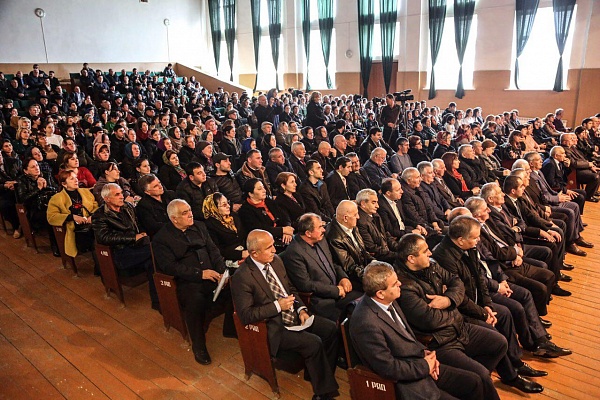 Сегодня в с.Касумкент прошел III Республиканский фестиваль народной песни «Кюринские зори», посвященный 180-летию со дня рождения лезгинского поэта Етим Эмина.
