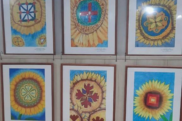 В первые дни осени в Дагестане открылась яркая солнечная выставка «Пусть всегда будет солнце!»
