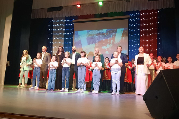В культурно-досуговых учреждениях муниципальных образований республики состоялись праздничные мероприятия, посвященные Дню народного единства