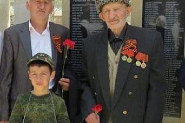 Агульский, Рутульский, Тарумовский, Унцукульский, Кулинский районы, города Дагестанские огни и Дербент присоединились к акциям, посвященным Дню памяти и скорби.