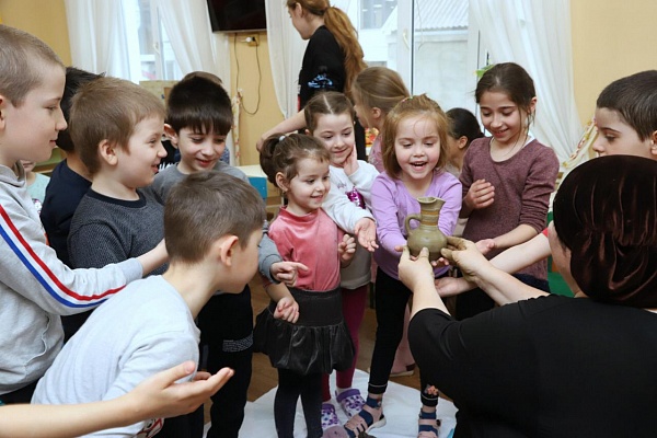 В Махачкале прошёл мастер-класс по балхарской керамике