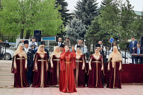 25 апреля Центр традиционной культуры села Хучни прошел Республиканский фестиваль-конкурс национальной песни «Живые традиции»