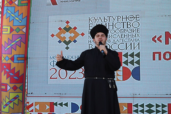 На Родопском бульваре прошли: поэтическая площадка «Мой Дагестан», фольклорное представление «Лица традиций», мастер-классы мастеров декоративно-прикладного искусства