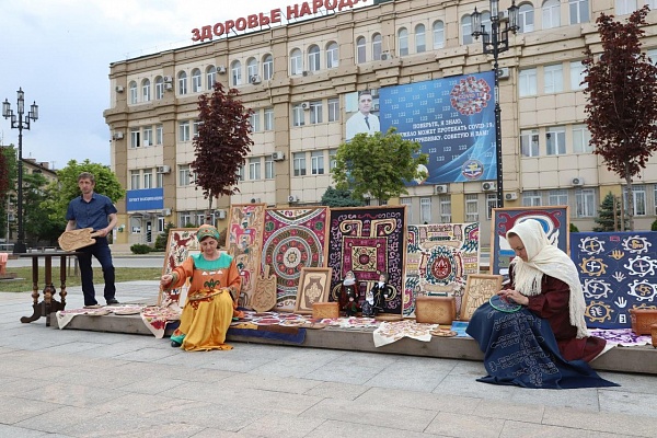 В столице продолжается Арт-фестиваль «Праздник выходного дня», который проходит при поддержке Главы Республики