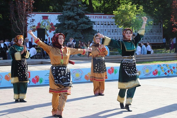 19 июня, свою работу продолжил «Праздник выходного дня»