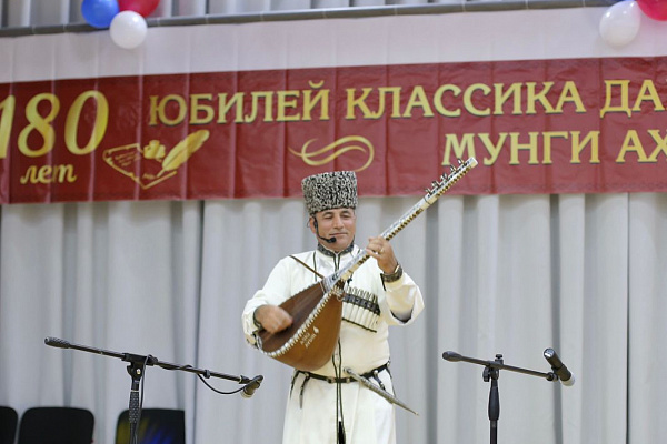 17 мая в с.Уркарах Дахадаевского района состоялся Праздник даргинской песни и музыки, посвященный 180-летию даргинского поэта, певца Мунги Ахмеда