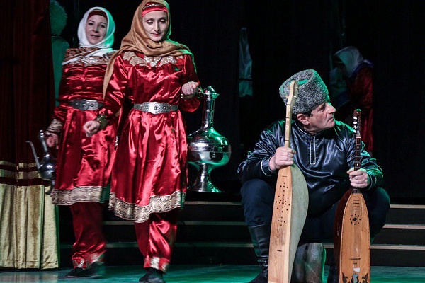 Во Дворце культуры «Дагестан» прошел второй день Республиканского смотра театральных коллективов на подтверждение звания «Народный (образцовый) коллектив любительского творчества».