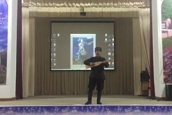3 ноября  в пос. Шамилькала Унцукульского района состоялся Республиканский праздник исполнителей песни на пандуре памяти Махмуда из Кахабросо «Звучи, мой пандур!»