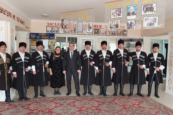 4 ноября вся страна празднует День народного единства. Во всех культурно-досуговых учреждениях 52 муниципалитетов республики проходят праздничные мероприятия.