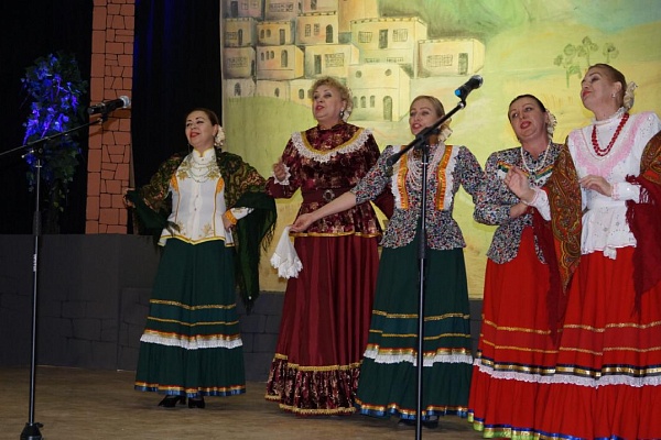 14 ноября в Центре культуры Казбековского района в с.Дылым прошёл II Республиканский фестиваль народного творчества «Традиции и обычаи моего села».