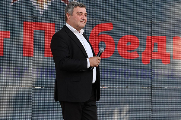 На площадке перед Аварским театром состоялись: Республиканский хоровой фестиваль «Песни Родины моей» и Республиканский праздник народного творчества «Салют Победы»