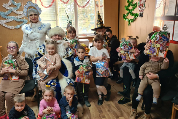 Республиканский дом народного творчества Министерства культуры РД, учреждения культуры муниципальных образований республики присоединились к всероссийской акции «Новый год в каждый дом».