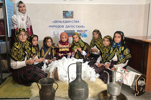  Школьники, молодежь принимали участие в литературных флешмобах,